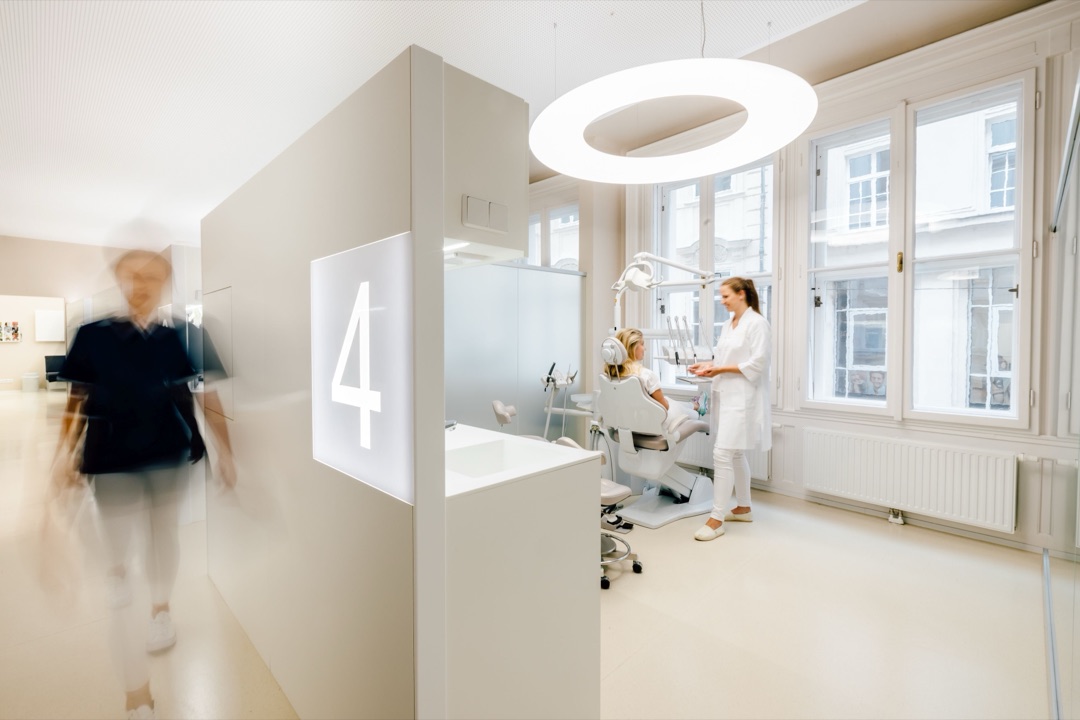 Glückliche Patientin im Eltz Institut